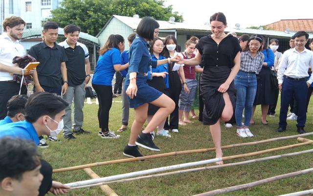 Nâng cao kỹ năng thực hành xã hội cho đoàn viên, thanh niên thông qua hoạt động trải nghiệm cùng giảng viên, sinh viên trường Đại học Ngân hàng Thành phố Hồ Chí Minh và trường Đại học Griffith (Úc)