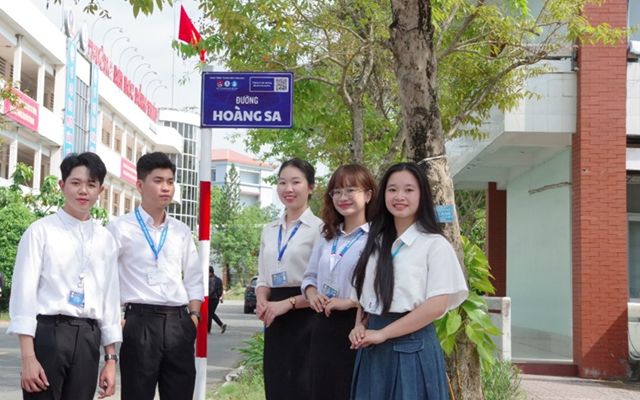 Sinh viên trường Đại học Đồng Tháp thi đua chào mừng 95 năm thành lập Đảng, 50 năm thống nhất đất nước và 75 năm ngày truyền thống Hội
