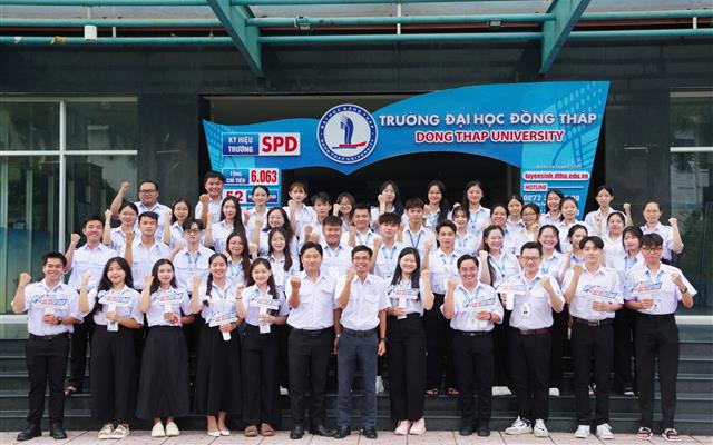 TUỔI TRẺ ĐẠI HỌC ĐỒNG THÁP RA QUÂN “TIẾP SỨC MÙA THI 2025”: KHỞI ĐỘNG HÀNH TRÌNH TIẾP LỬA YÊU THƯƠNG